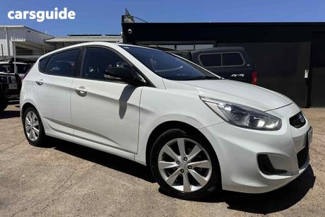 White 2019 Hyundai Accent Hatchback Sport