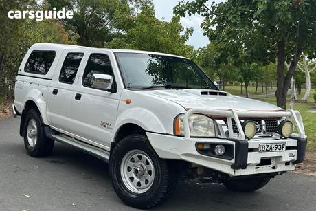 White 2011 Nissan Navara Dual Cab Pick-up St-R (4X4)
