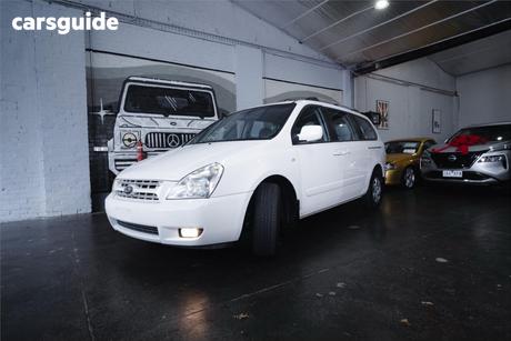 White 2009 Kia Grand Carnival Wagon Ex Luxury Sports
