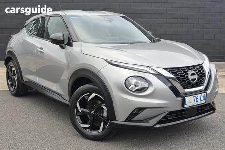 Silver 2023 Nissan Juke Hatchback St+