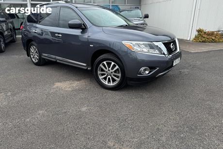 Grey 2013 Nissan Pathfinder Wagon St-L (4X2)
