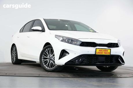 White 2022 Kia Cerato Sedan Sport+