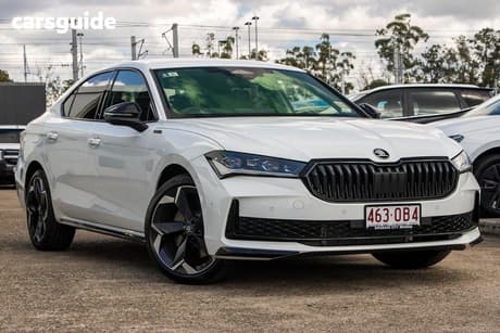 White 2025 Skoda Superb Sedan Sportline 206Tsi (4X4)