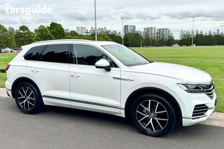 White 2019 Volkswagen Touareg Wagon Launch Edition