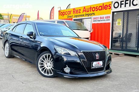 Black 2014 Toyota Crown Sedan