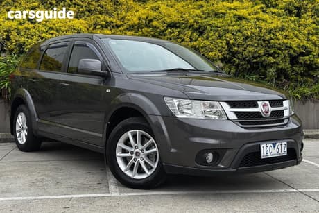 Grey 2015 Fiat Freemont Wagon Urban