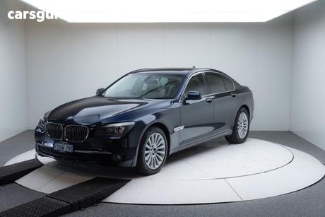 Blue 2009 BMW 740I Sedan