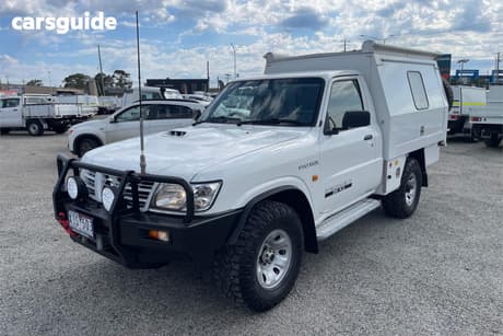 White 2005 Nissan Patrol Leaf Cab Chassis Dx (4X4)