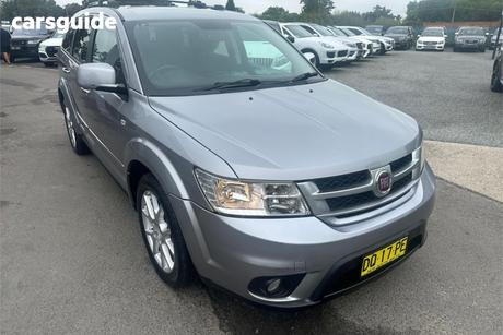 Grey 2015 Fiat Freemont Wagon Lounge