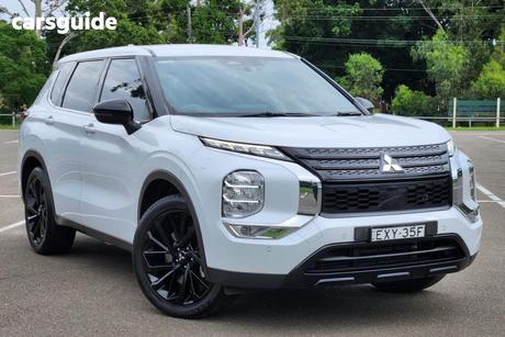 White 2023 Mitsubishi Outlander Wagon Ls Black Edition 7 Seat (2Wd)