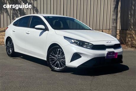 White 2023 Kia Cerato Hatchback Sport+