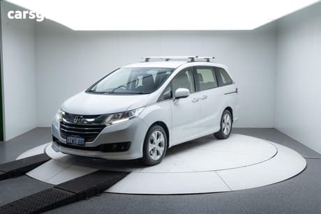 White 2014 Honda Odyssey Wagon Vti