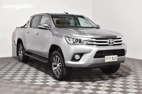 Silver 2016 Toyota Hilux Dual Cab Utility Sr5 (4X4)