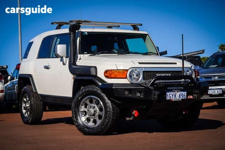 White 2013 Toyota FJ Cruiser Wagon