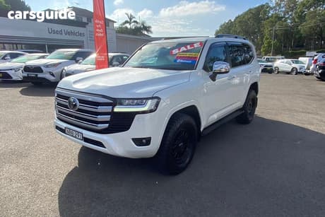 White 2023 Toyota Landcruiser Wagon Lc300 Sahara (4X4)