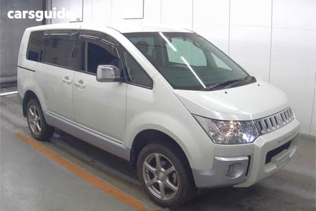 White 2010 Mitsubishi Delica OtherCar
