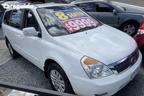 White 2010 Kia Grand Carnival Wagon Si
