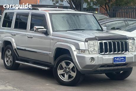 Silver 2008 Jeep Commander Wagon