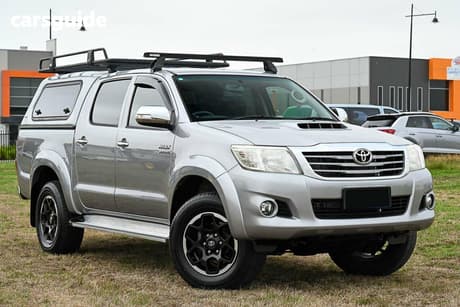 Silver 2015 Toyota Hilux Dual Cab Pick-up Sr5 (4X4)