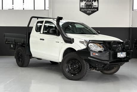 White 2015 Mitsubishi Triton Club Cab Chassis Glx (4X4)