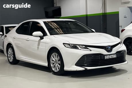 White 2019 Toyota Camry Sedan Ascent