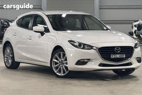 White 2017 Mazda 3 Hatchback Sp25