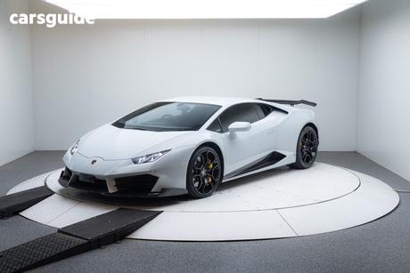 White 2016 Lamborghini Huracan Coupe Lp 580-2
