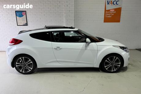 White 2017 Hyundai Veloster Coupe