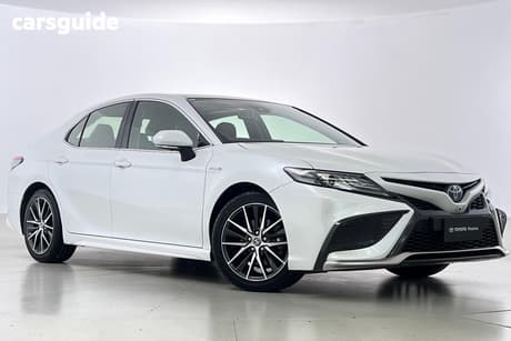 White 2021 Toyota Camry Sedan Sl Hybrid