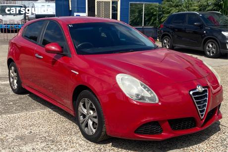 Red 2013 Alfa Romeo Giulietta Hatchback Progression 1.4