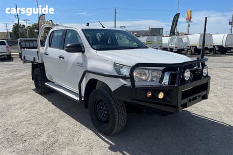 White 2018 Toyota Hilux Double Cab Chassis Sr (4X4)
