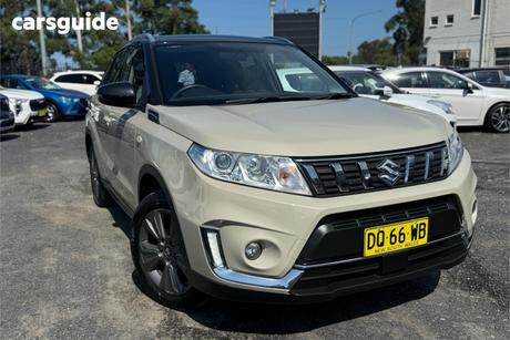 Beige 2023 Suzuki Vitara Wagon