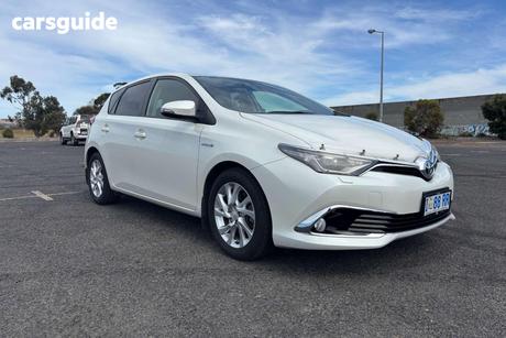 White 2017 Toyota Corolla Hatchback Hybrid