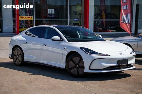 White 2025 MG Im5 Sedan Premium