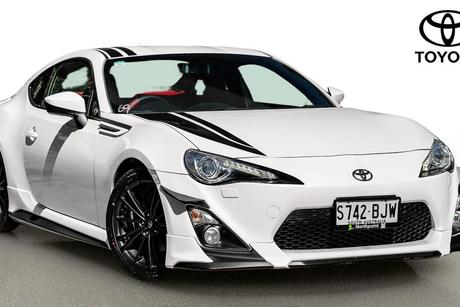 White 2015 Toyota 86 Coupe Gts Blackline