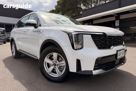 White 2025 Kia Sorento Wagon S 7 Seat