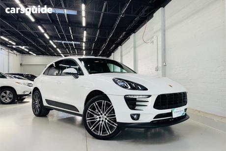 White 2017 Porsche Macan Wagon
