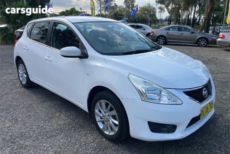 White 2014 Nissan Pulsar Hatchback St