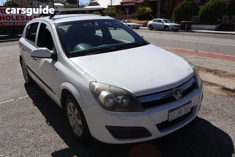 White 2006 Holden Astra Hatchback Cd