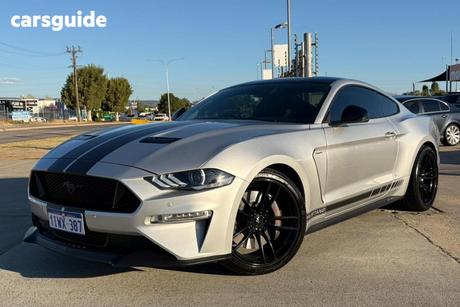 Silver 2018 Ford Mustang Coupe Fastback Gt 5.0 V8