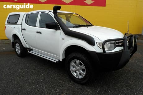 White 2013 Mitsubishi Triton Ute Tray