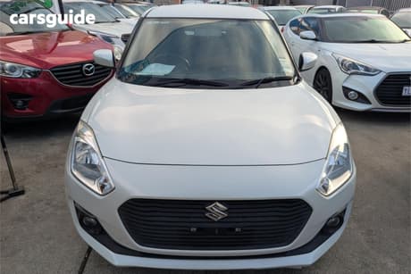 White 2019 Suzuki Swift Hatchback Gl Navigator