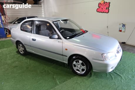 Silver 2002 Hyundai Accent Hatchback Gl