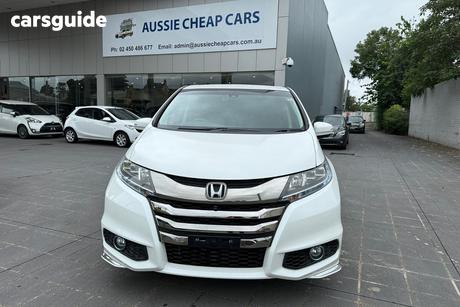 White 2016 Honda Odyssey Wagon (Hybrid)