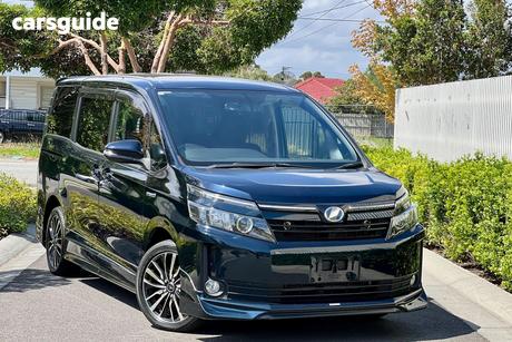 Green 2014 Toyota Voxy SUV ZS (HYBRID) ZWR80