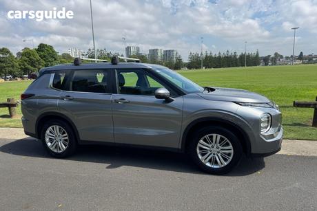 Grey 2023 Mitsubishi Outlander Wagon Es 7 Seat (2Wd)