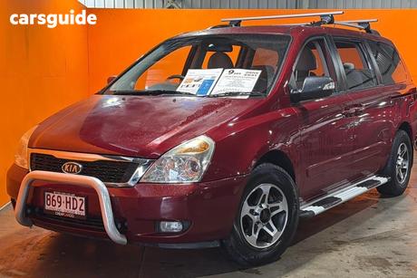 Red 2010 Kia Carnival Wagon S