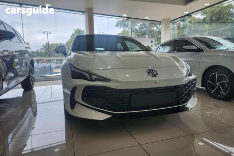 White 2025 MG Mg7 Hatch ESSENCE F