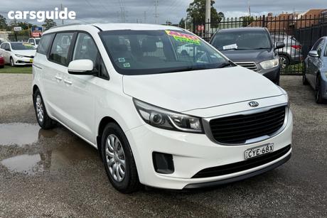 White 2015 Kia Carnival Wagon S