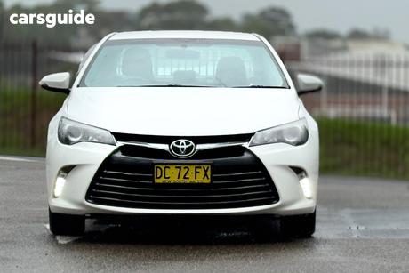 White 2016 Toyota Camry Sedan Altise